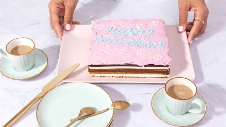 63 Funny Things to Write on a Retirement Cake